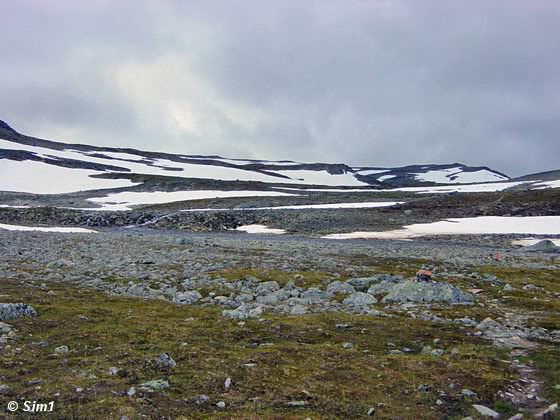 Hiking towards Unna Allakas