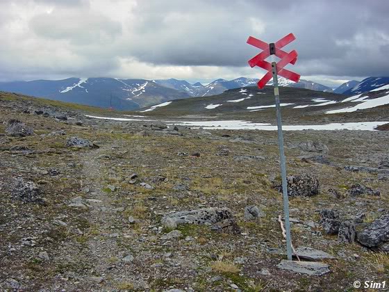 Hiking towards Unna Allakas