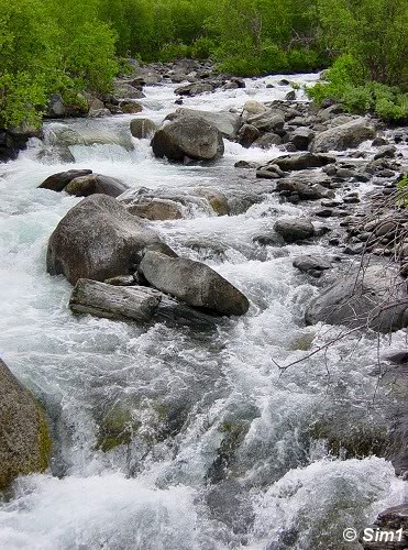 Crossing the Sillajohka river