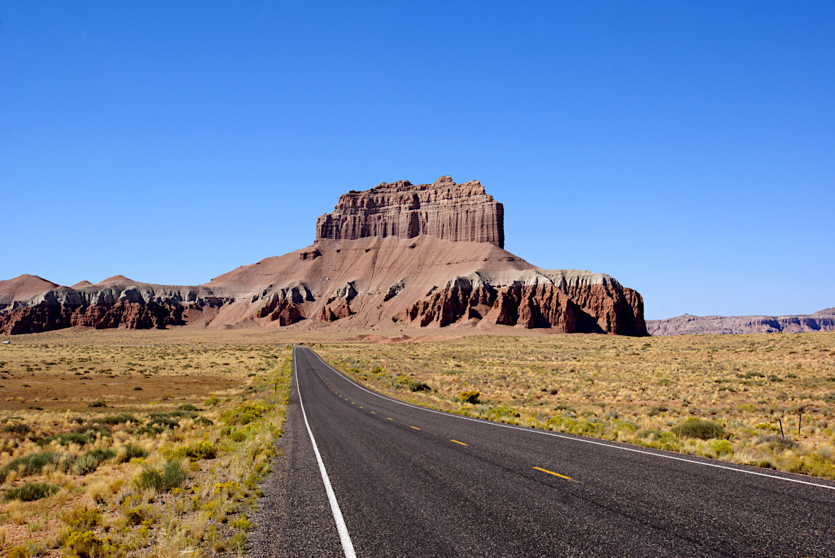 Long road to the Goblin Valley State Park