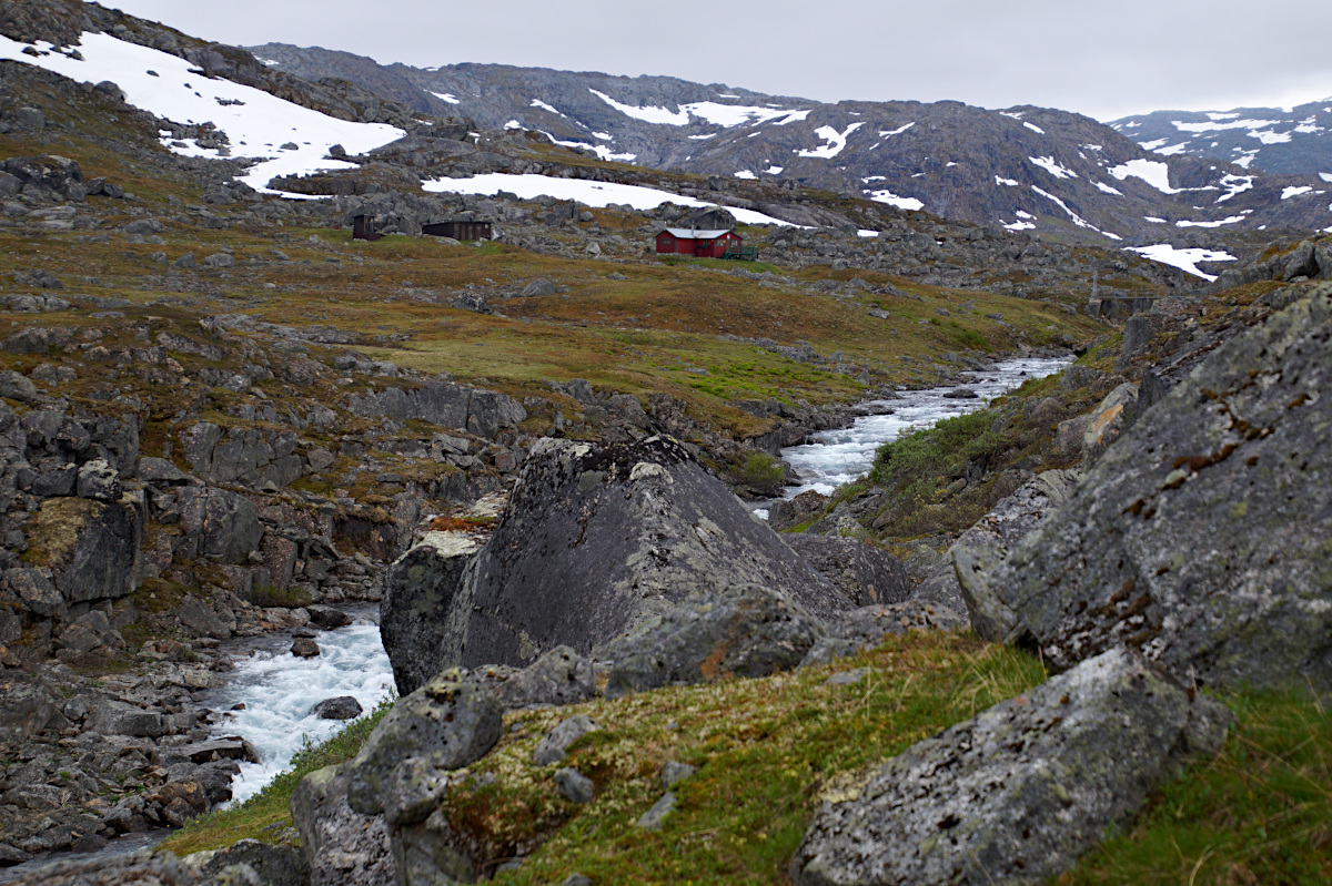 Approaching the Katterjaurestugan and Suspension bridge