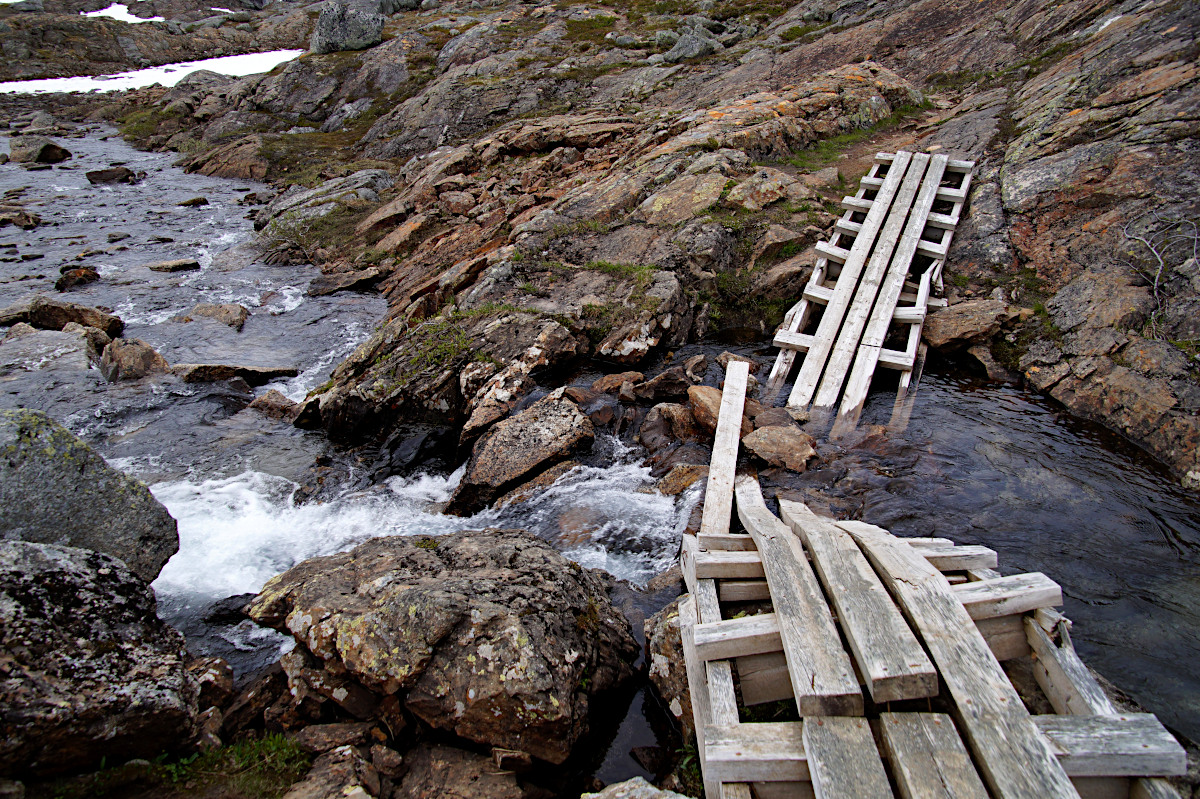 Hiking from Katterjåkk towards Unna Allakas