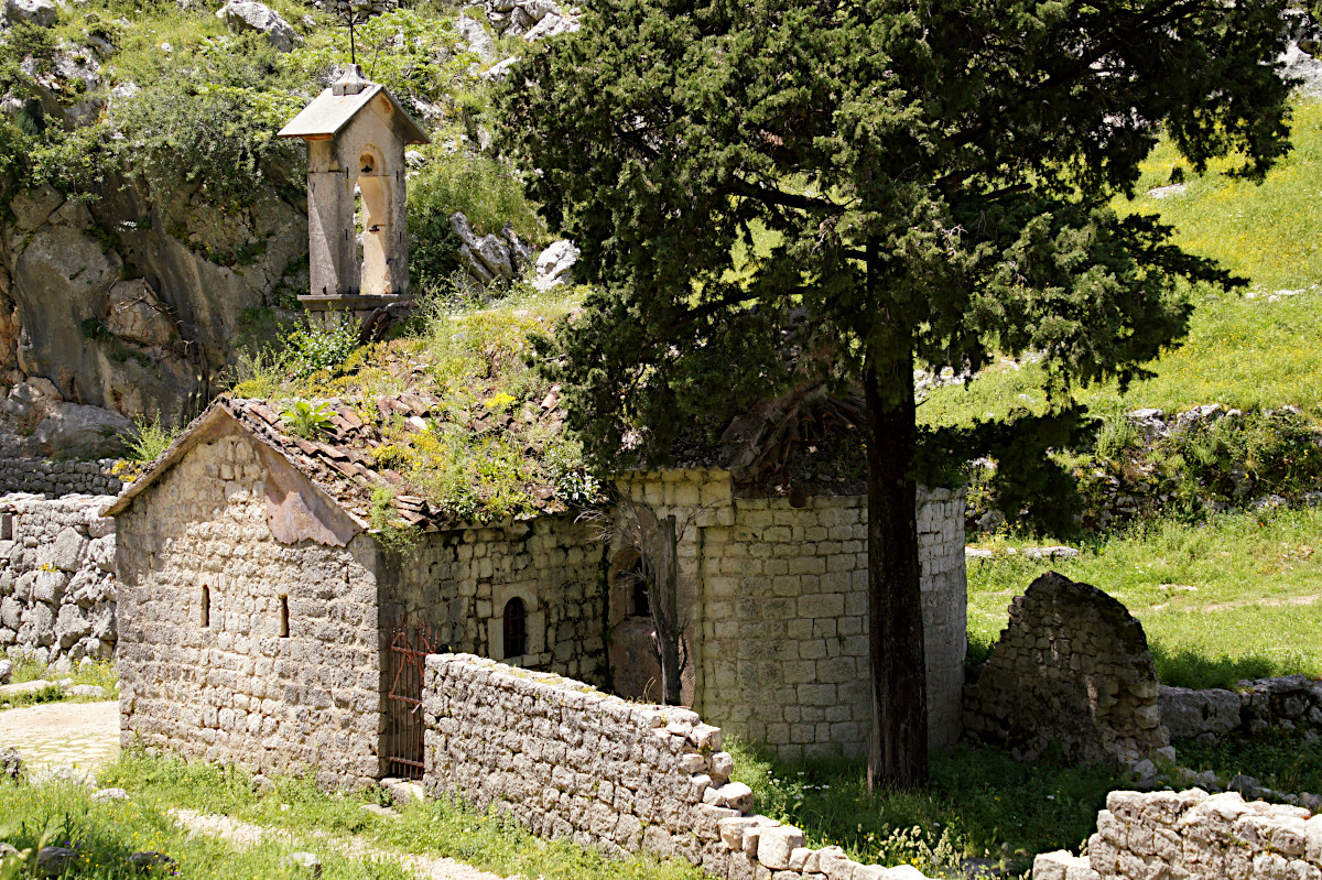 church Saint John, Špiljari