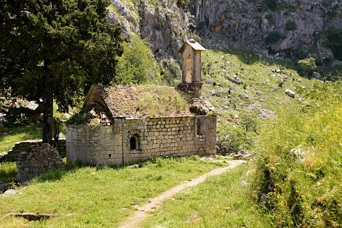 church Saint John, Špiljari