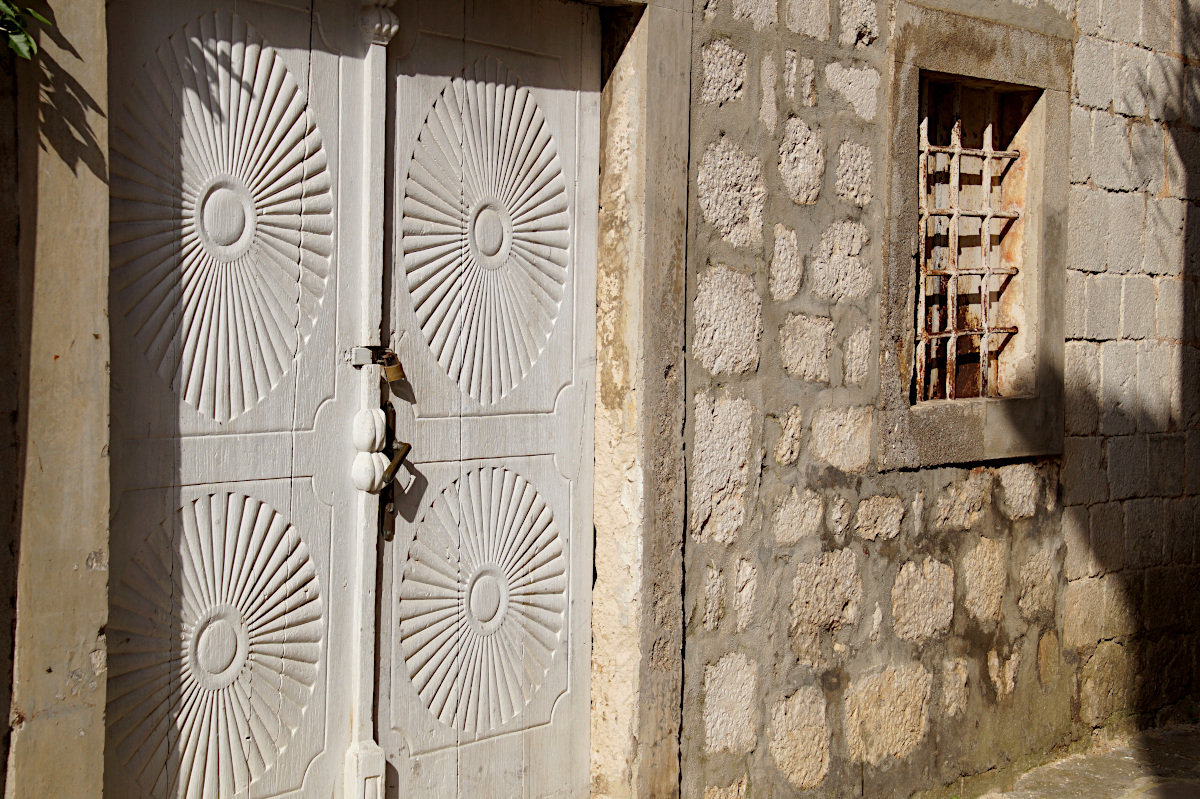 door, Perast