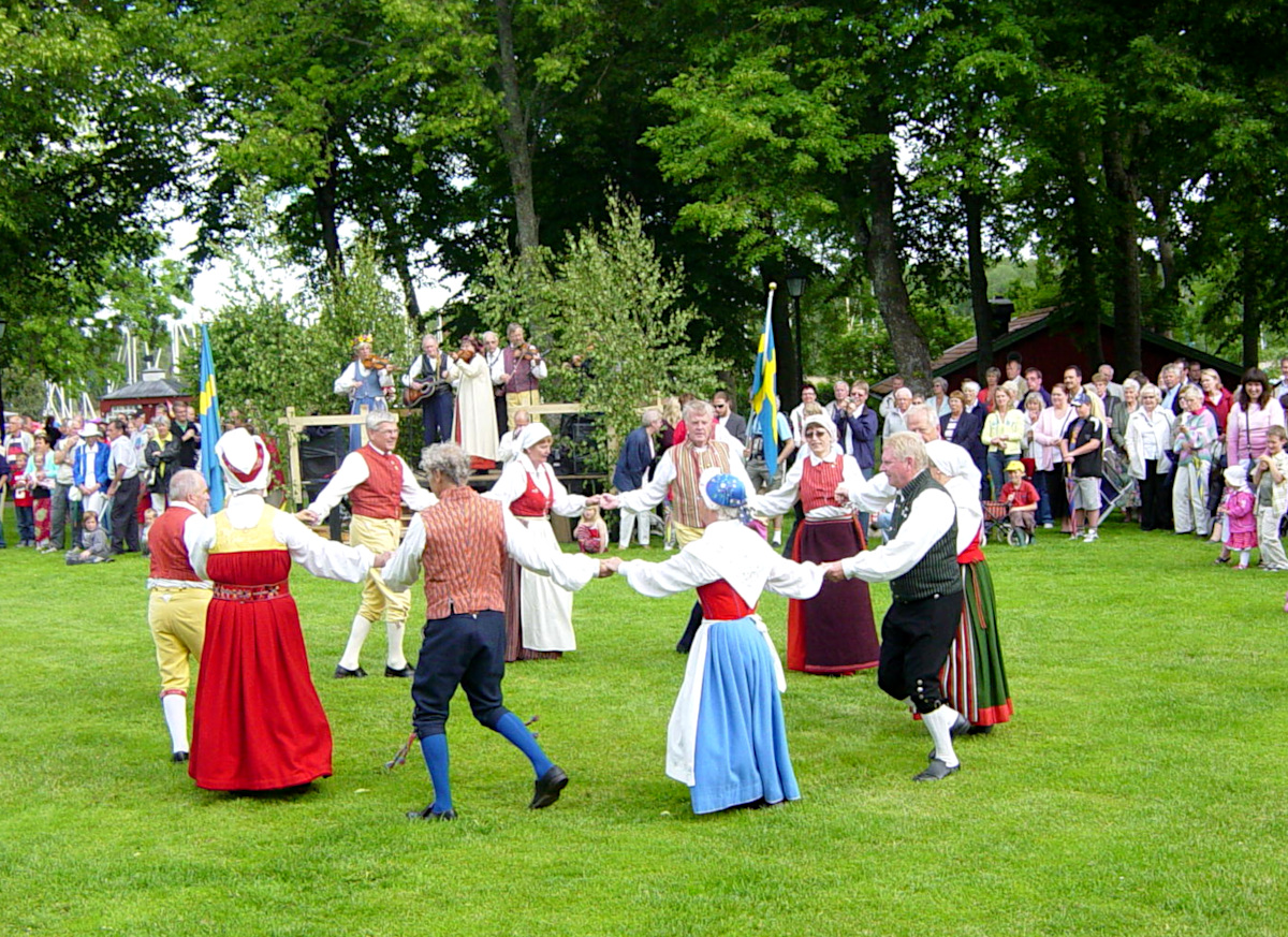 Traditional dancing at the midsummer celebrations