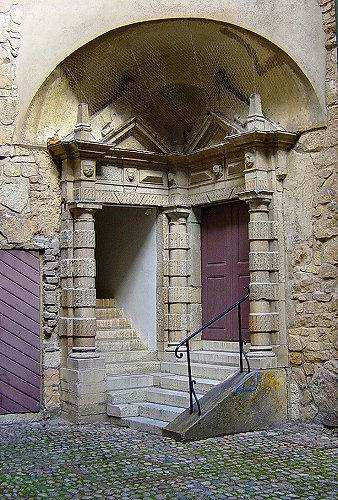 King and Queen door at rebro Castle